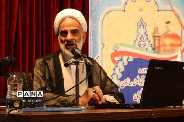 حضور سردار سلامی، در جلسه دانش‌افزایی و توانمندسازی اساتید بسیجی