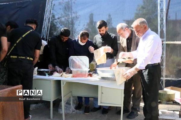 پذیرایی از زائران پاکستانی اربعین در مجتمع ورزشی شهید بهشتی زاهدان