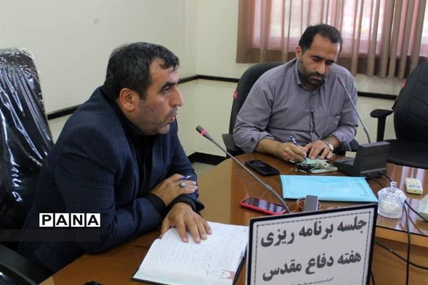 جلسه برنامه‌ریزی گرامیداشت هفته دفاع مقدس در محمود‌آباد