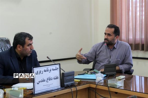 جلسه برنامه‌ریزی گرامیداشت هفته دفاع مقدس در محمود‌آباد