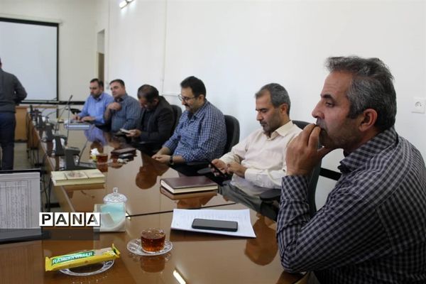 جلسه برنامه‌ریزی گرامیداشت هفته دفاع مقدس در محمود‌آباد