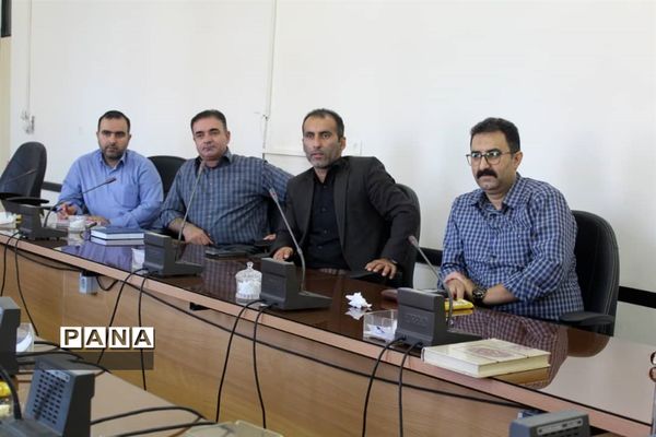 جلسه برنامه‌ریزی گرامیداشت هفته دفاع مقدس در محمود‌آباد