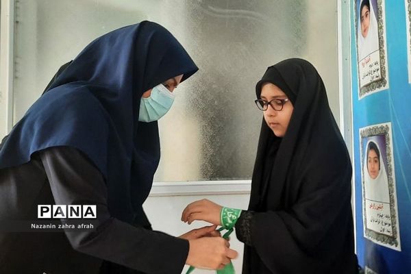 حرکت نمادین دانش‌آموزان رودهن از پیاده‌روی اربعین