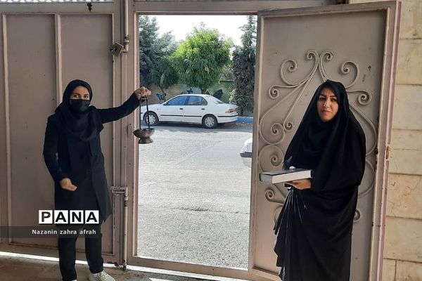حرکت نمادین دانش‌آموزان رودهن از پیاده‌روی اربعین