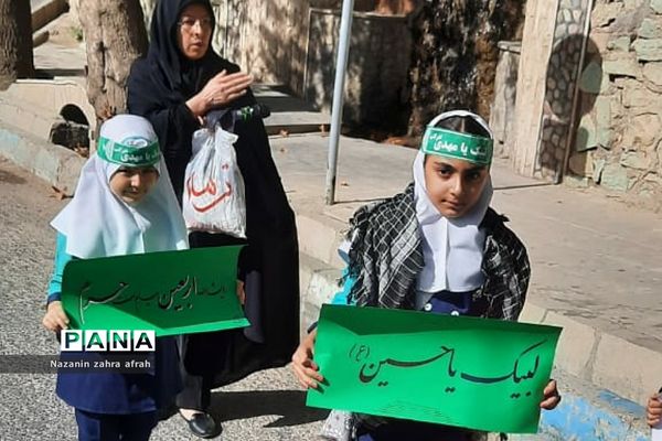 حرکت نمادین دانش‌آموزان رودهن از پیاده‌روی اربعین