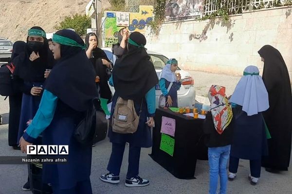 حرکت نمادین دانش‌آموزان رودهن از پیاده‌روی اربعین