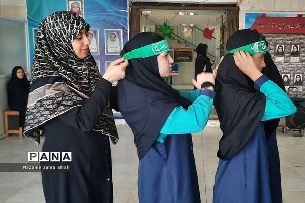 حرکت نمادین دانش‌آموزان رودهن از پیاده‌روی اربعین