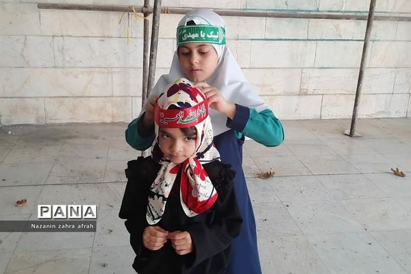 حرکت نمادین دانش‌آموزان رودهن از پیاده‌روی اربعین