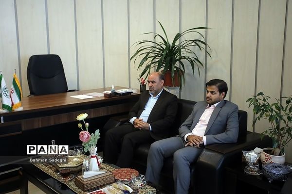 جلسه سازمان دانش‌آموزی و کمیته امداد امام خمینی با موضوع «شور عاطفه‌ها»