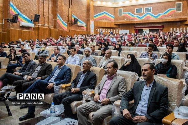 آیین تجلیل از افتخارآفرینان کنکور ۱۴۰۱ دانش‌آموزان مدارس استعدادهای درخشان(سمپاد) استان کرمانشاه