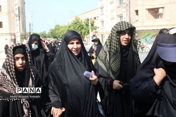 پیاده‌روی دلدادگان اربعین حسینی در بوشهر