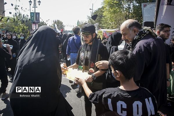 موکب فرزندان حاج قاسم در راهپیمایی اربعین حسینی-تهران