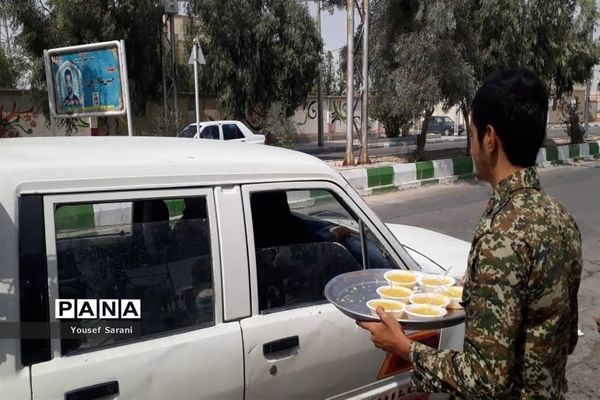 پذیرایی دانش‌آموزان و فرهنگیان هیرمندی از عزاداران اربعین حسینی (ع)