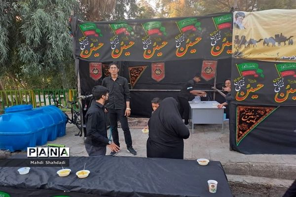 فعالیت موکب دانش‌آموزان و فرهنگیان زابل در مراسم اربعین حسینی(ع)