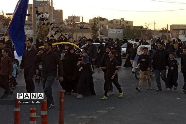 راهپیمایی اربعینی زائران سیدالشهدا(ع) در قم-3