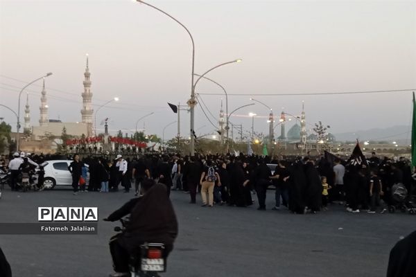 راهپیمایی اربعینی زائران سیدالشهدا(ع) در قم-3