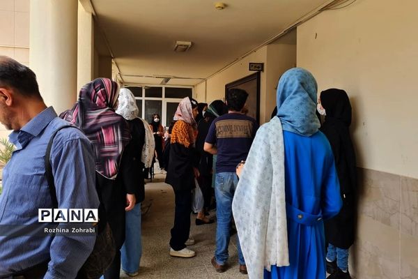 جنب و جوش دانش‌آموزان برای خرید لباس فرم مدرسه