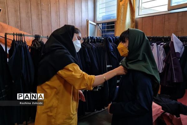 جنب و جوش دانش‌آموزان برای خرید لباس فرم مدرسه