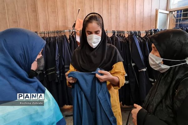 جنب و جوش دانش‌آموزان برای خرید لباس فرم مدرسه