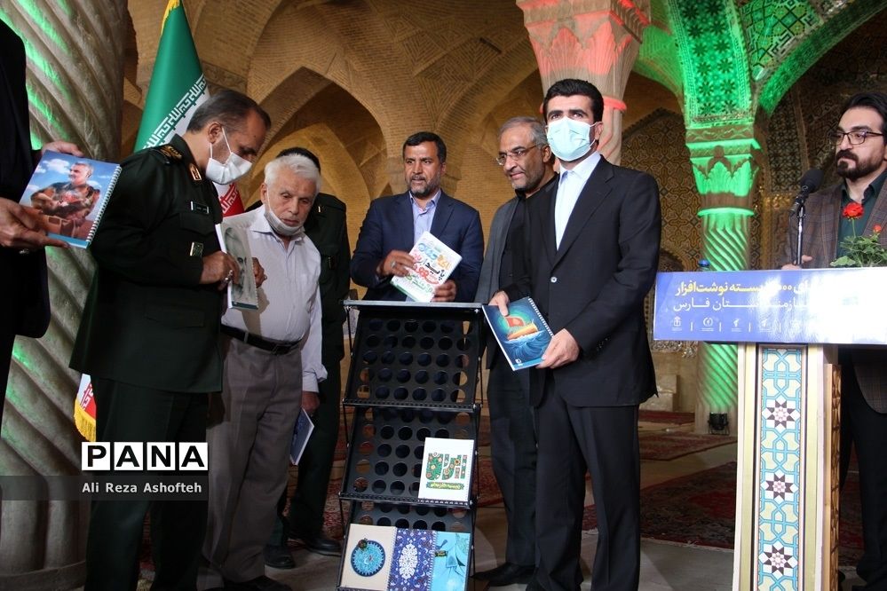 اجرای طرح توکاد و اهدای بسته‌های لوازم‌التحریر به دانش‌آموزان نیازمند در فارس