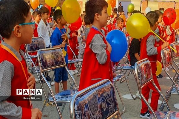 مراسم نمادین جشن غنچه‌ها در شهرستان بهارستان