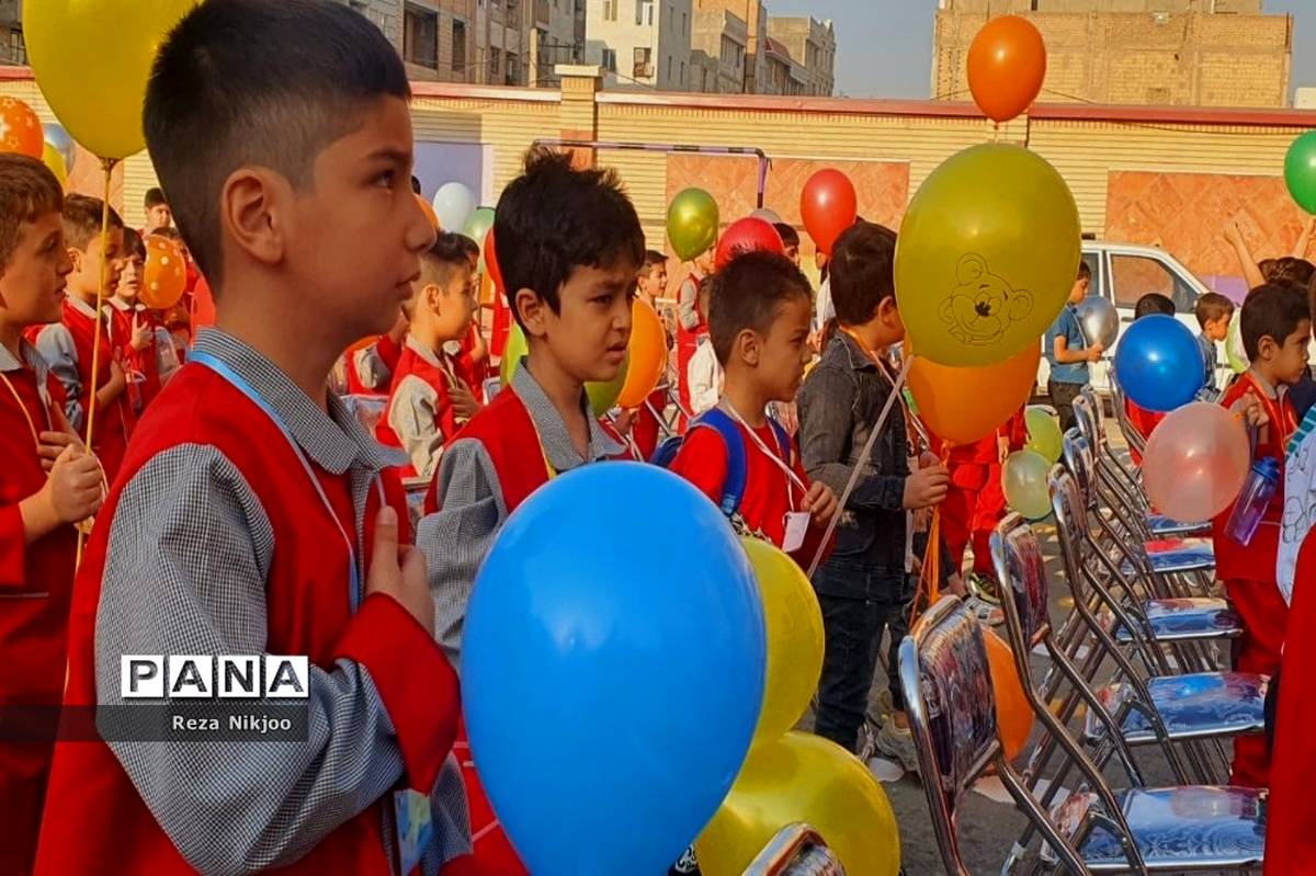 مراسم نمادین جشن غنچه‌ها در شهرستان بهارستان