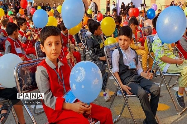 مراسم نمادین جشن غنچه‌ها در شهرستان بهارستان