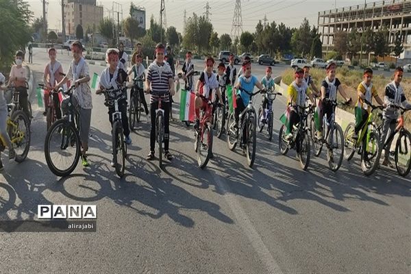 همایش دوچرخه‌سواری دانش‌آموزی به‌مناسبت هفته دفاع مقدس در منطقه کهریزک