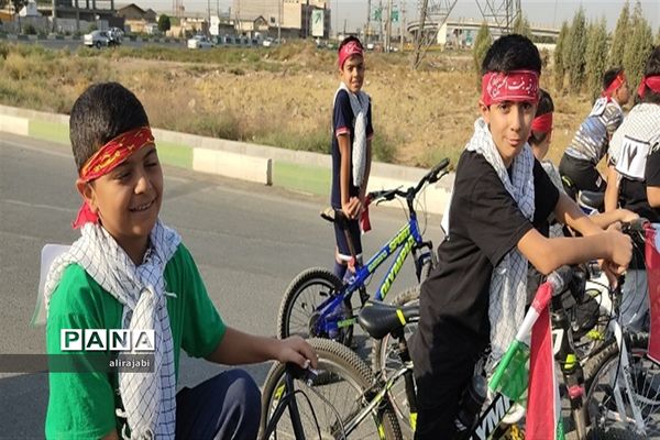 همایش دوچرخه‌سواری دانش‌آموزی به‌مناسبت هفته دفاع مقدس در منطقه کهریزک