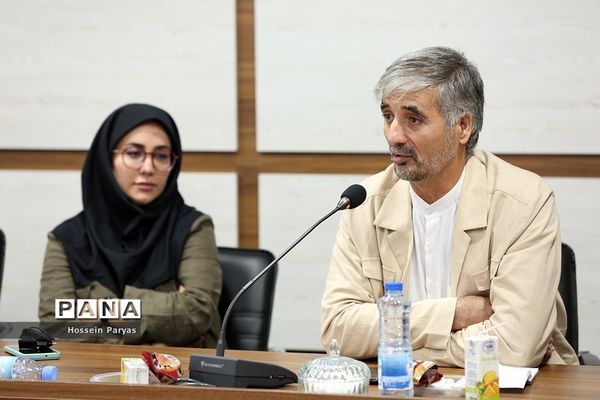 نشست صمیمانه قائم مقام سازمان دانش‌آموزی با همکاران سازمان