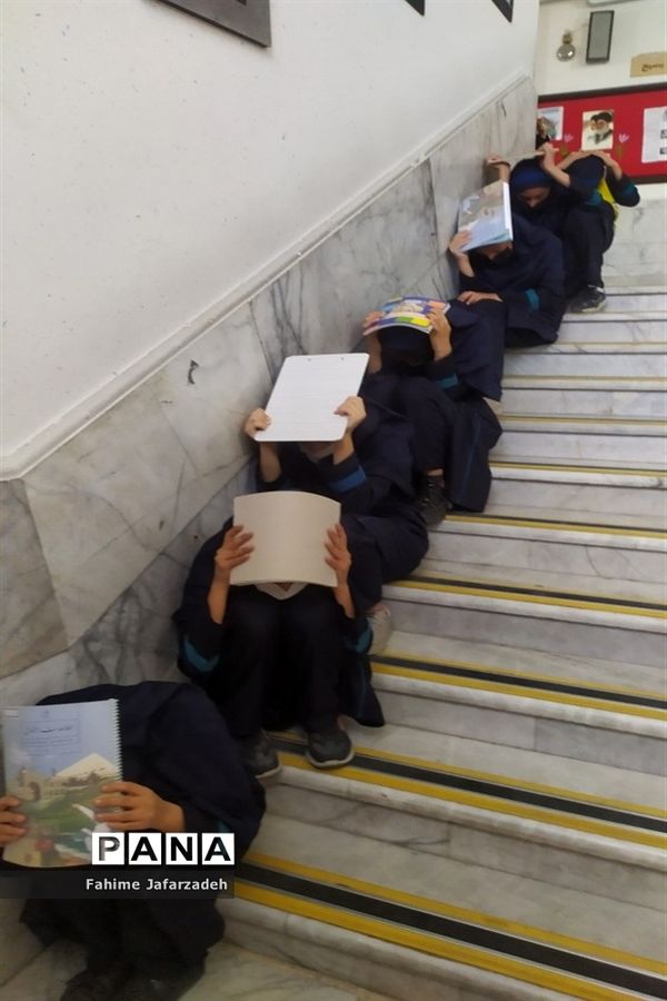 بیست و چهارمین مانور سراسری زلزله و ایمنی مدارس در آموزشگاه مختارنامه یک