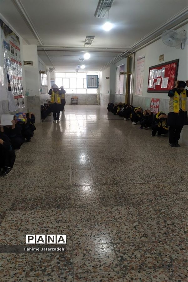 بیست و چهارمین مانور سراسری زلزله و ایمنی مدارس در آموزشگاه مختارنامه یک