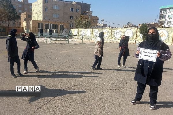بزرگداشت هفته بسیج در هنرستان فدک فشافویه