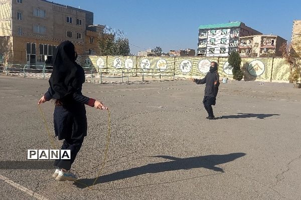 بزرگداشت هفته بسیج در هنرستان فدک فشافویه