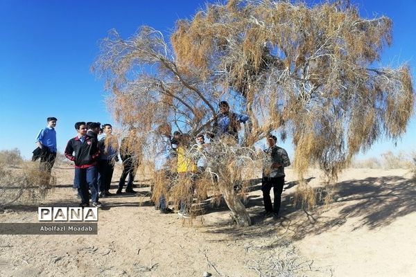 اردوی علمی پژوهشی دانش‌آموزان دبیرستان نمونه آیت‌الله خامنه‌ای کاشمر