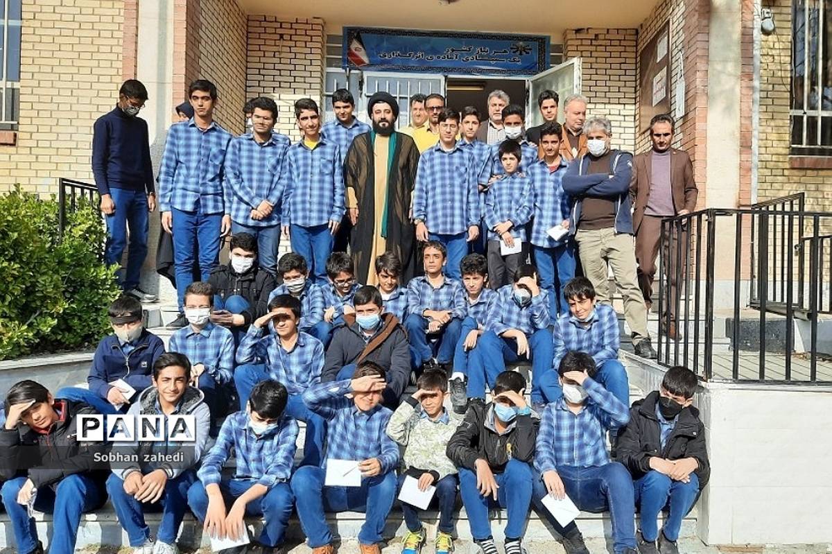 دیدار صمیمی امام‌جمعه رودهن با دانش‌آموزان مدرسه شهید بهشتی رودهن