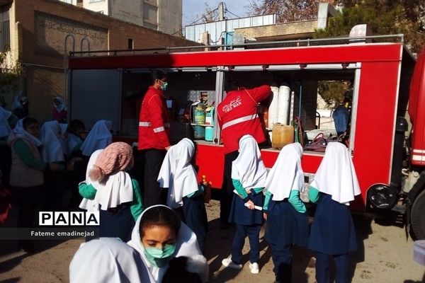 آموزش استفاده از کپسول آتش‌نشانی و اطفا حریق در دبستان دخترانه سما۲ رودهن