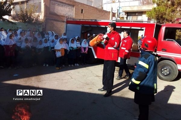 آموزش استفاده از کپسول آتش‌نشانی و اطفا حریق در دبستان دخترانه سما۲ رودهن
