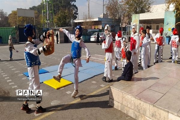 برگزاری المپیاد ورزشی درون مدرسه‌ای به‌مناسبت هفته بسیج در منطقه کهریزک