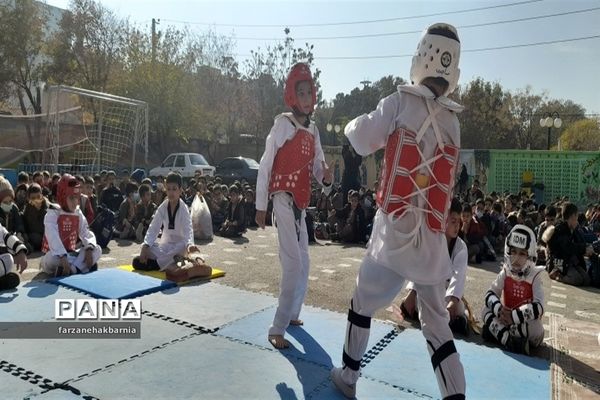 برگزاری المپیاد ورزشی درون مدرسه‌ای به‌مناسبت هفته بسیج در منطقه کهریزک