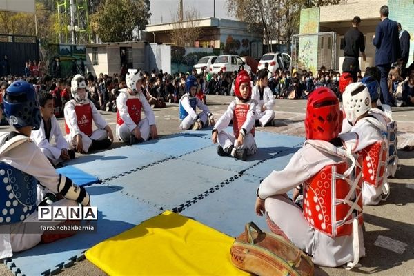 برگزاری المپیاد ورزشی درون مدرسه‌ای به‌مناسبت هفته بسیج در منطقه کهریزک