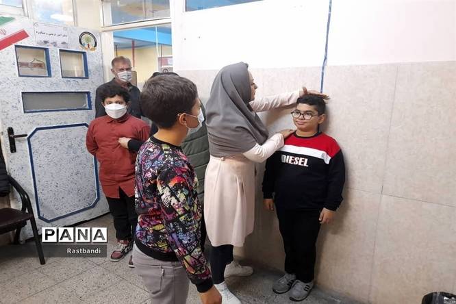معاینات سلامتی دانشآموزان پایه چهارم و هفتم مدرسه ملاصدرا منطقه ۱۳