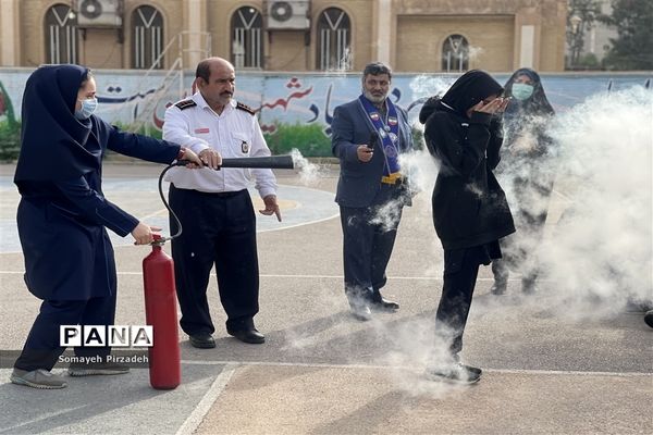 بیست و چهارمین مانور سراسری زلزله و ایمنی در دبیرستان شاهد رضوان ناحیه یک اهواز