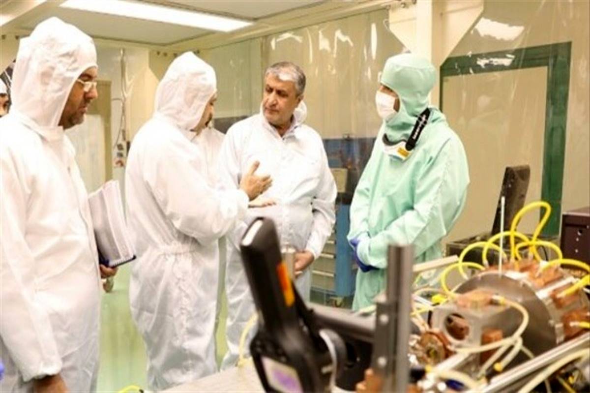 بازدید رئیس سازمان انرژی اتمی از مرکز ملی علوم و فنون لیزر ایران