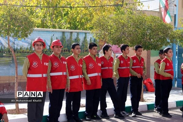 برگزاری مانور زلزله همزمان با سراسر کشور در مدارس فارس