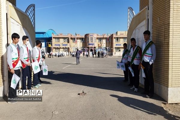 مانور زلزله در دبیرستان شهید «احمد علمداری» جعفرآباد قم