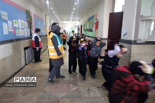 بیست و چهارمین دوره مانور زلزله و ایمنی در مدارس منطقه ۲ شهر تهران