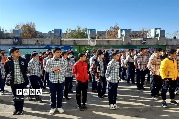 بیست و چهارمین دوره مانور سراسری زلزله و ایمنی در دبیرستان شهید اخوان منطقه ۱۴