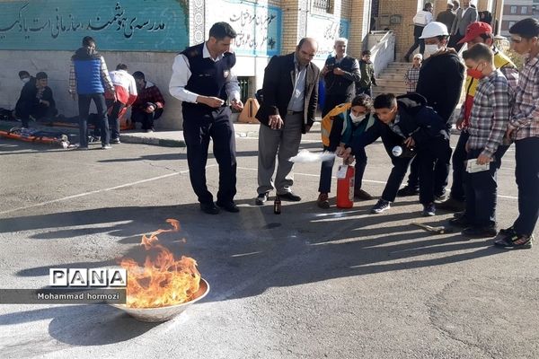 بیست و چهارمین دوره مانور سراسری زلزله و ایمنی در دبیرستان شهید اخوان منطقه ۱۴