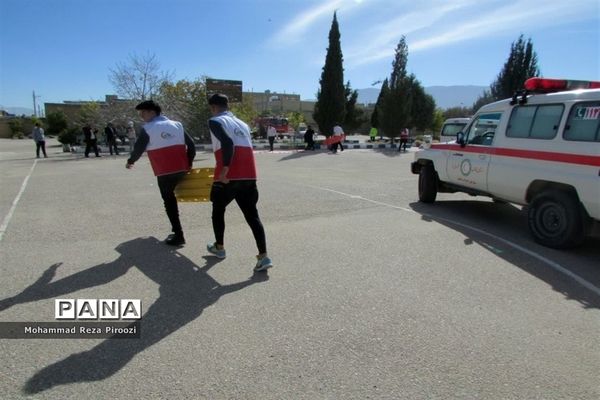 بیست و چهارمین مانور سراسری زلزله و ایمنی مدارس در دبیرستان شهید رجایی نی ریز